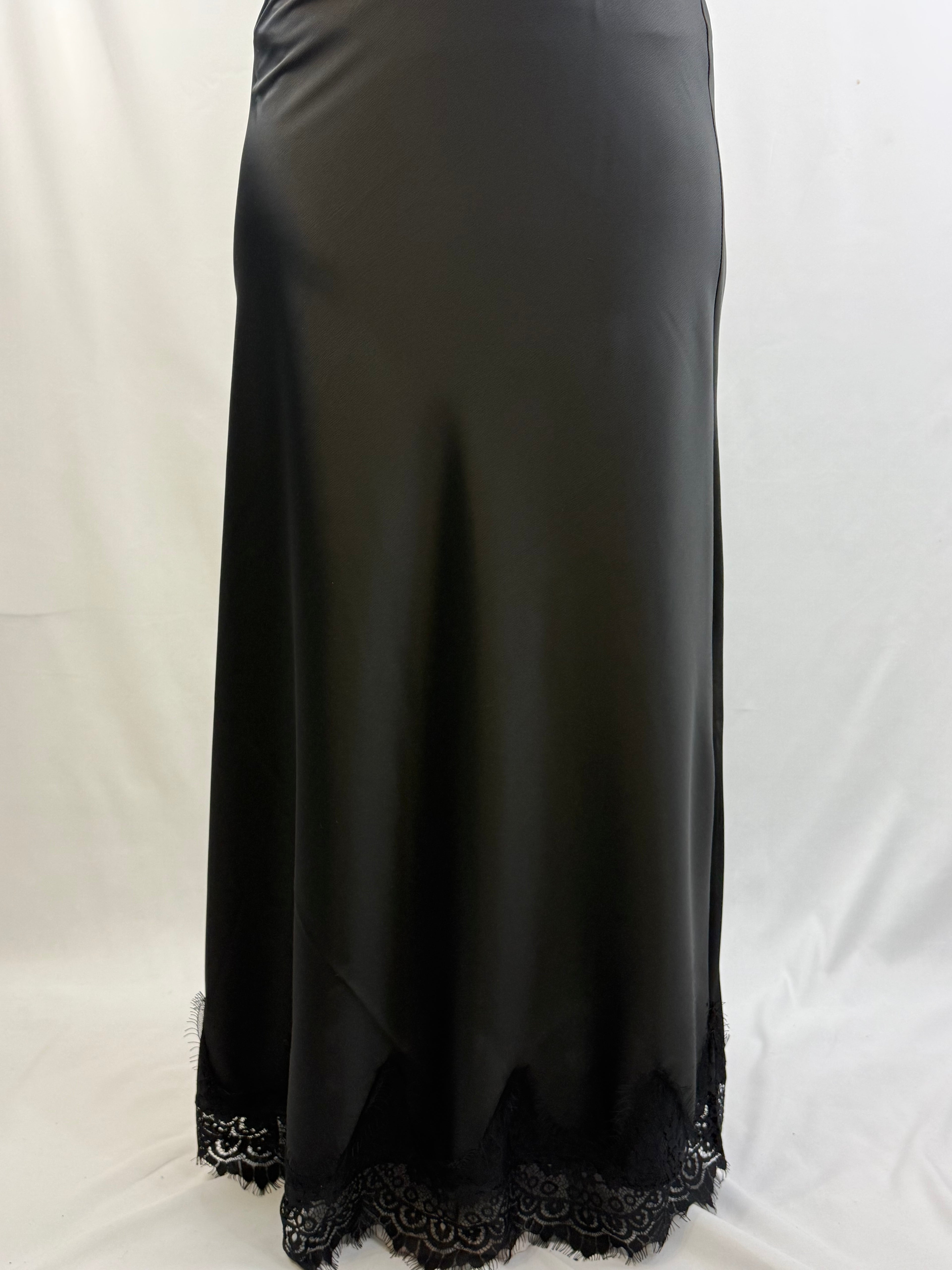 Eleganter Satin-Maxirock mit Spitzenbordüre