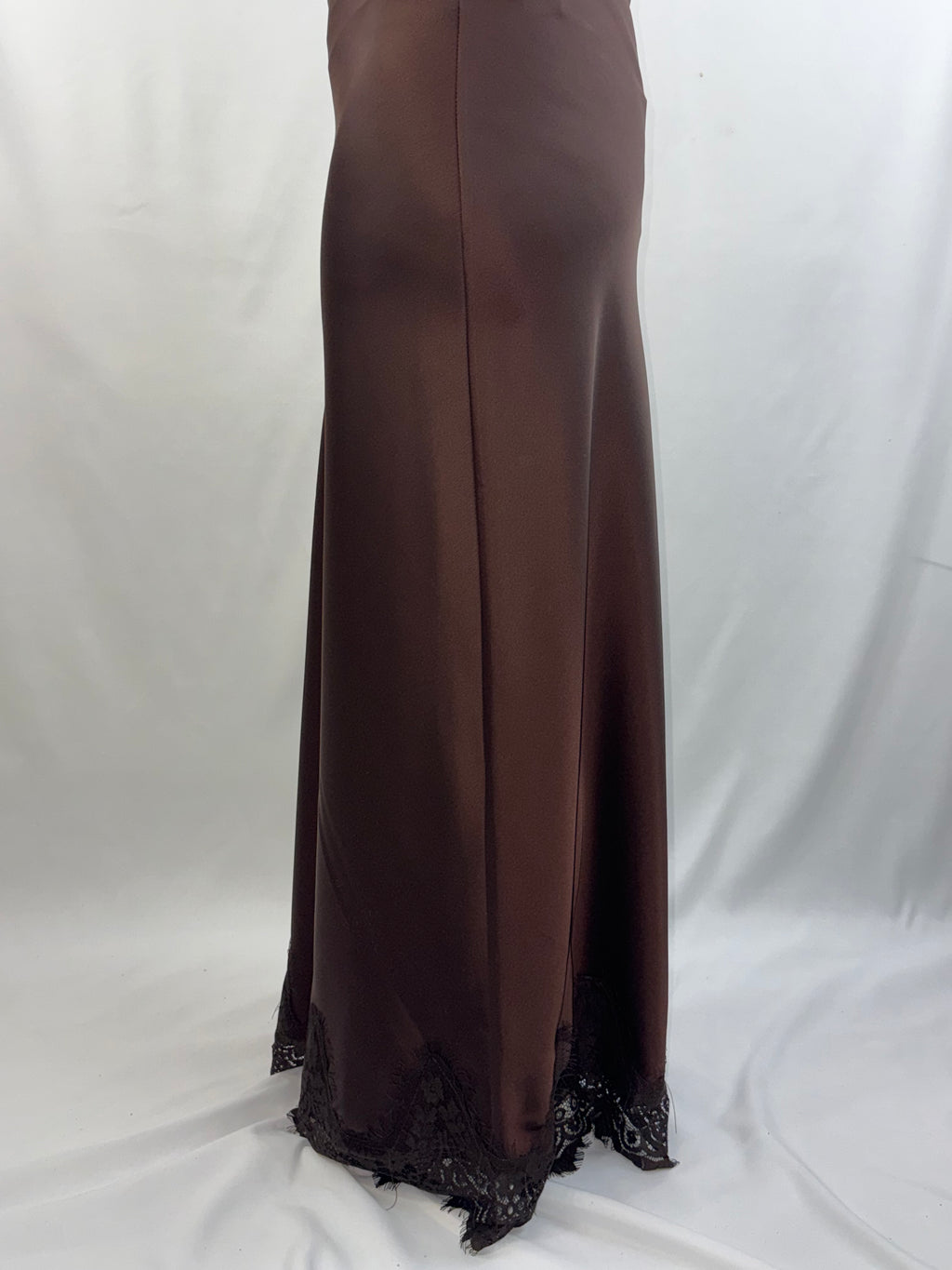 Eleganter Satin-Maxirock mit Spitzenbordüre