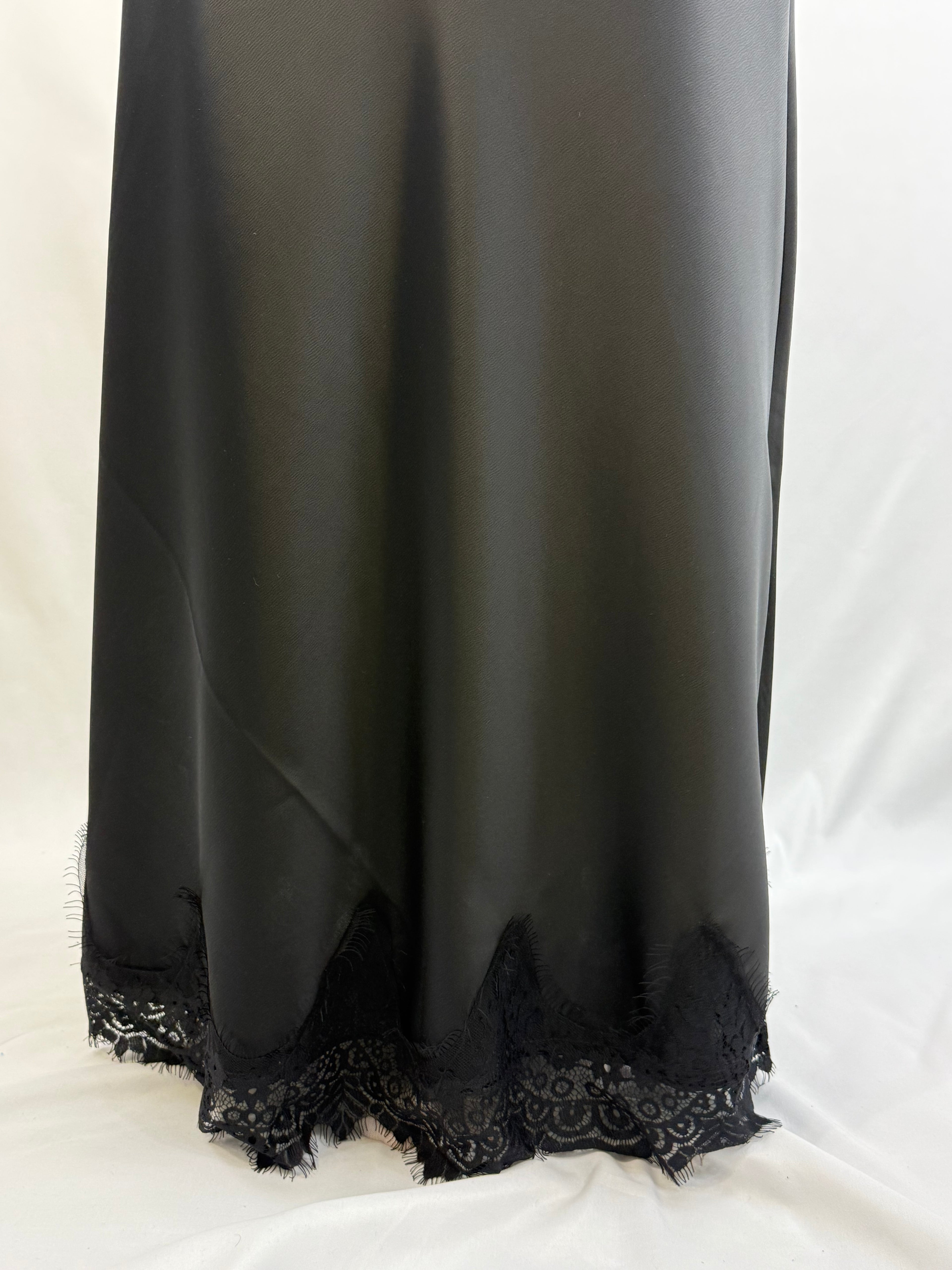 Eleganter Satin-Maxirock mit Spitzenbordüre