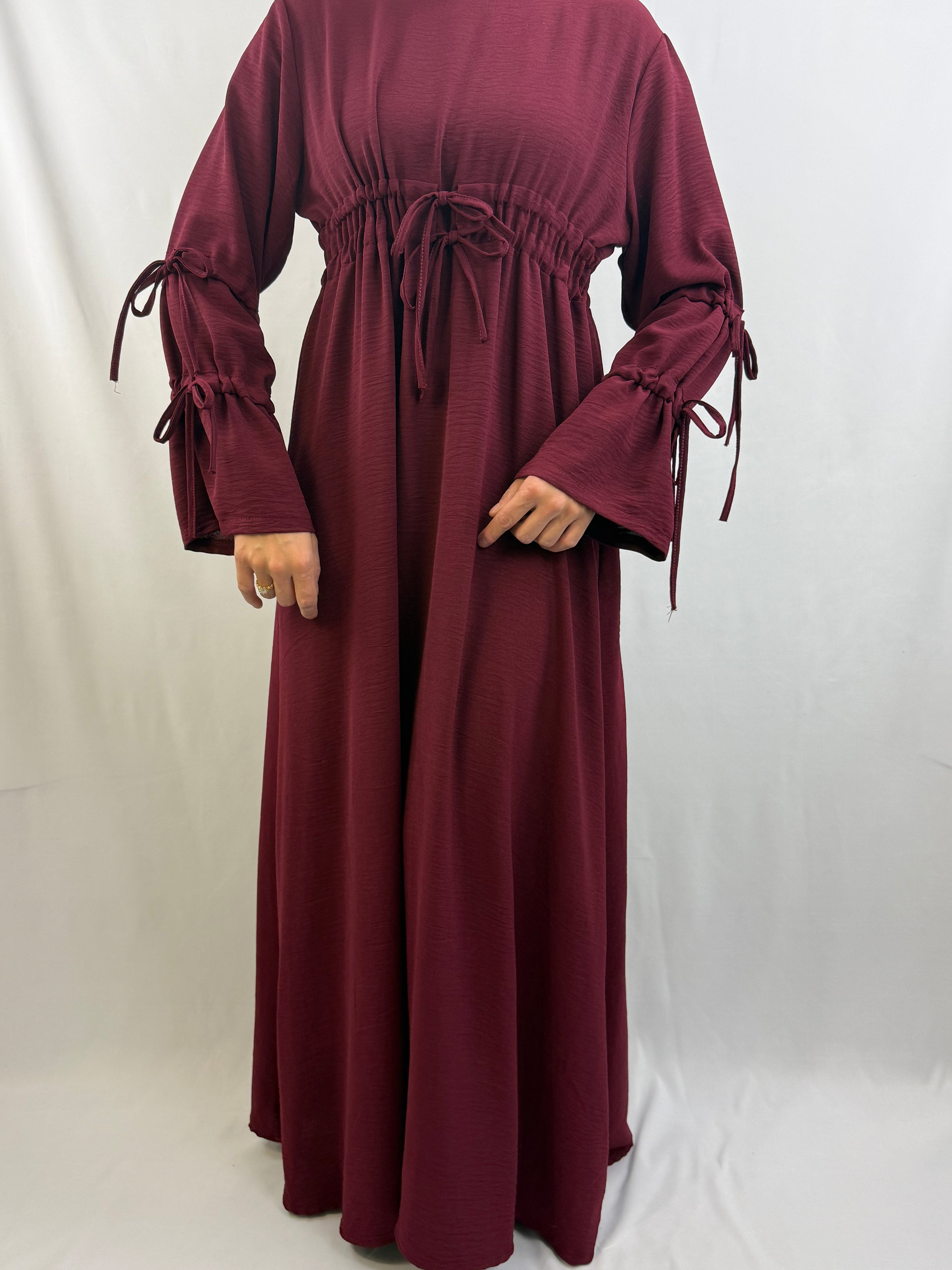 Elegantes Maxikleid mit Raffung & Bindedetails – Einheitsgröße –