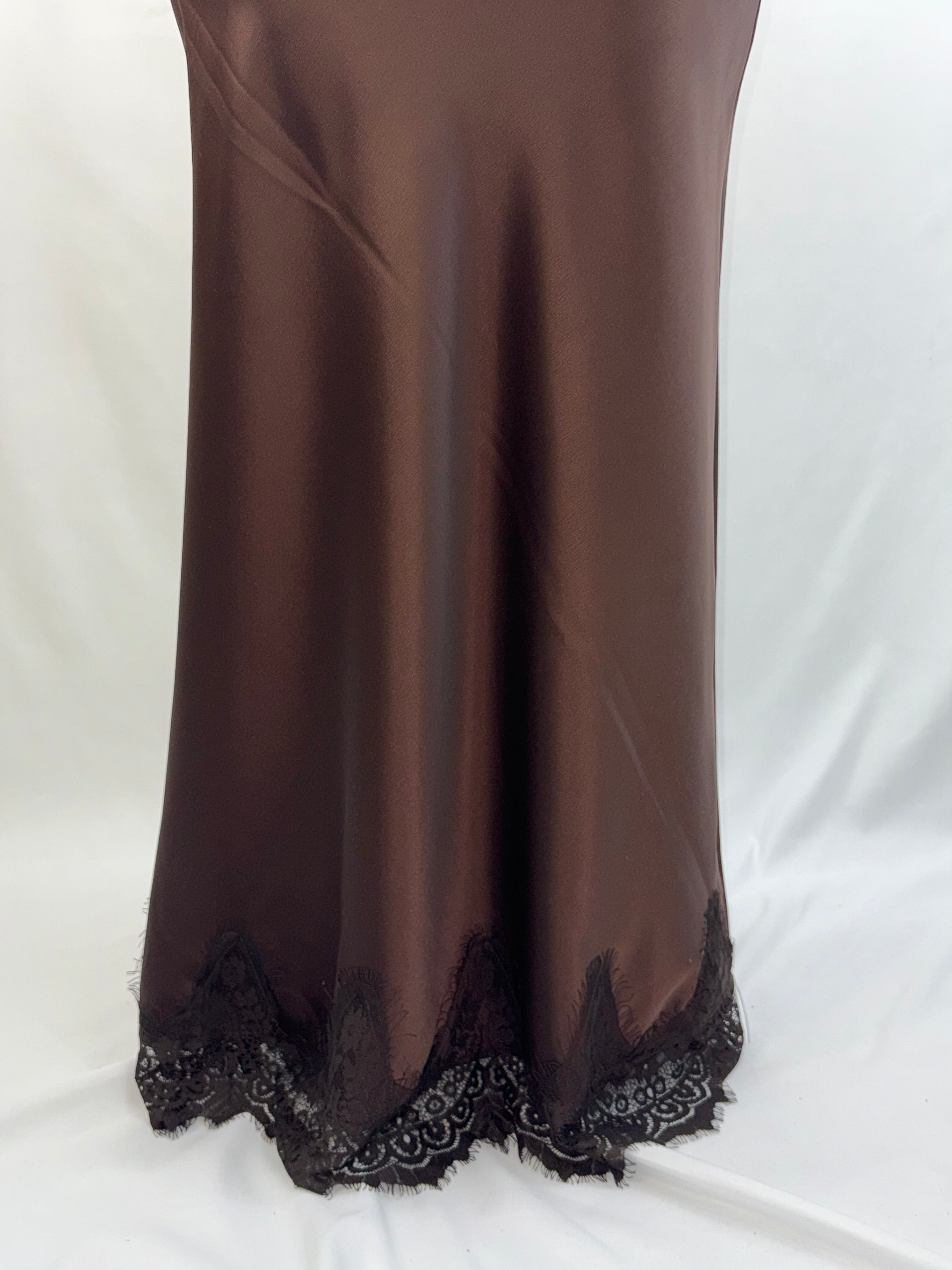 Eleganter Satin-Maxirock mit Spitzenbordüre