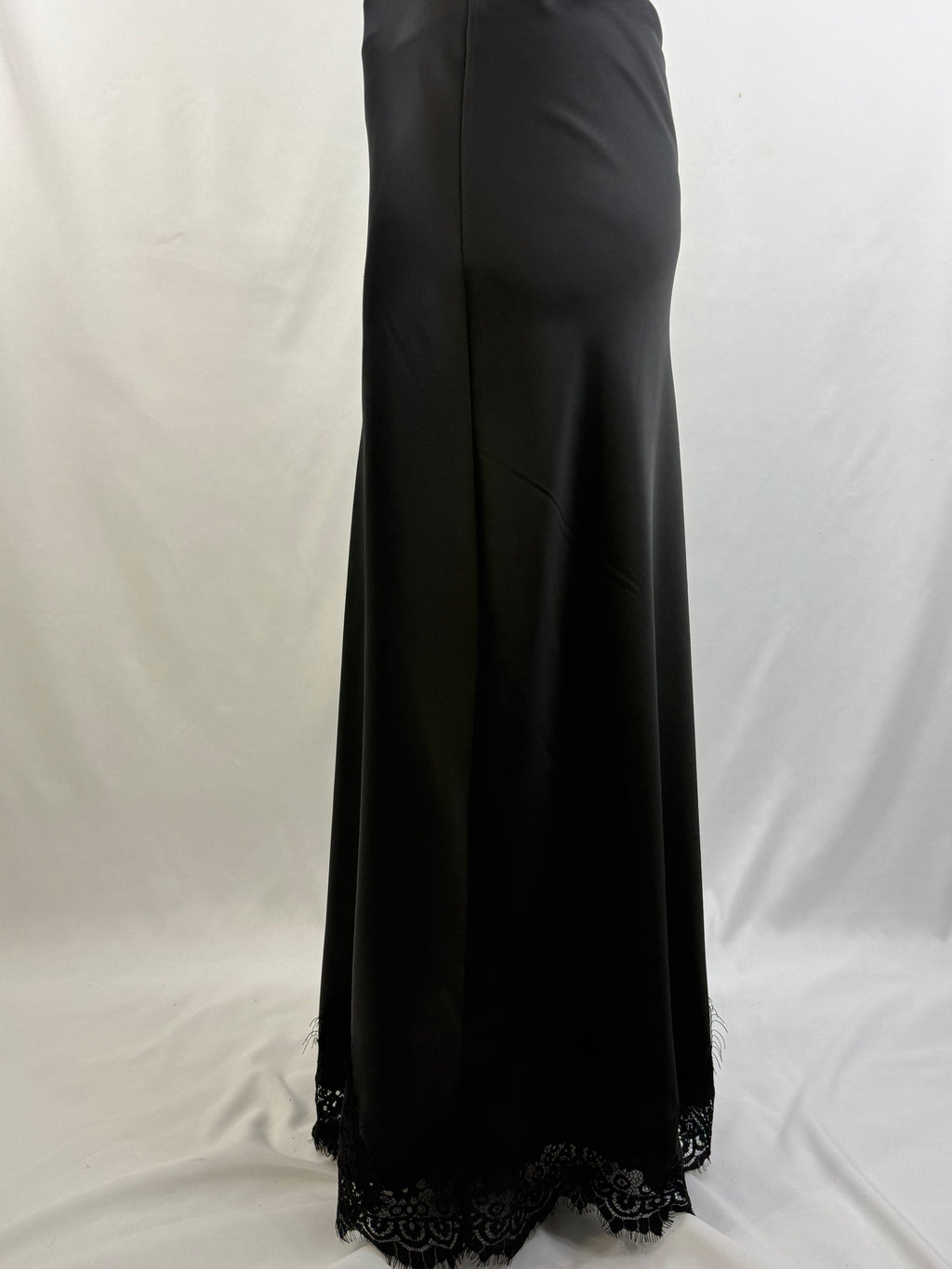 Eleganter Satin-Maxirock mit Spitzenbordüre