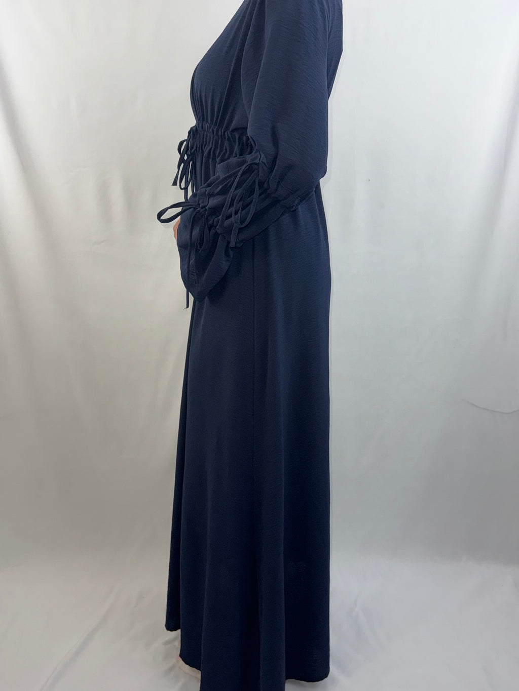 Elegantes Maxikleid mit Raffung & Bindedetails – Einheitsgröße –