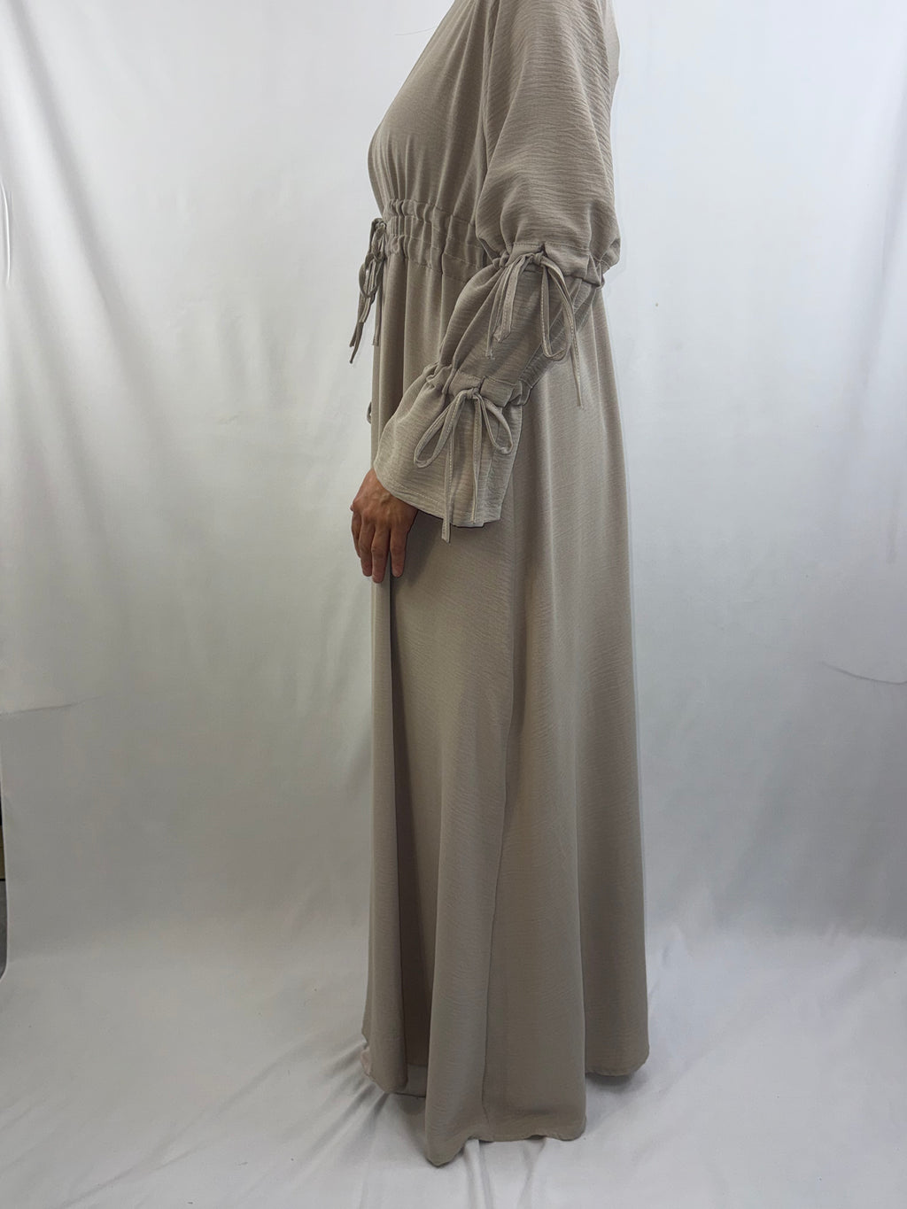 Elegantes Maxikleid mit Raffung & Bindedetails – Einheitsgröße –