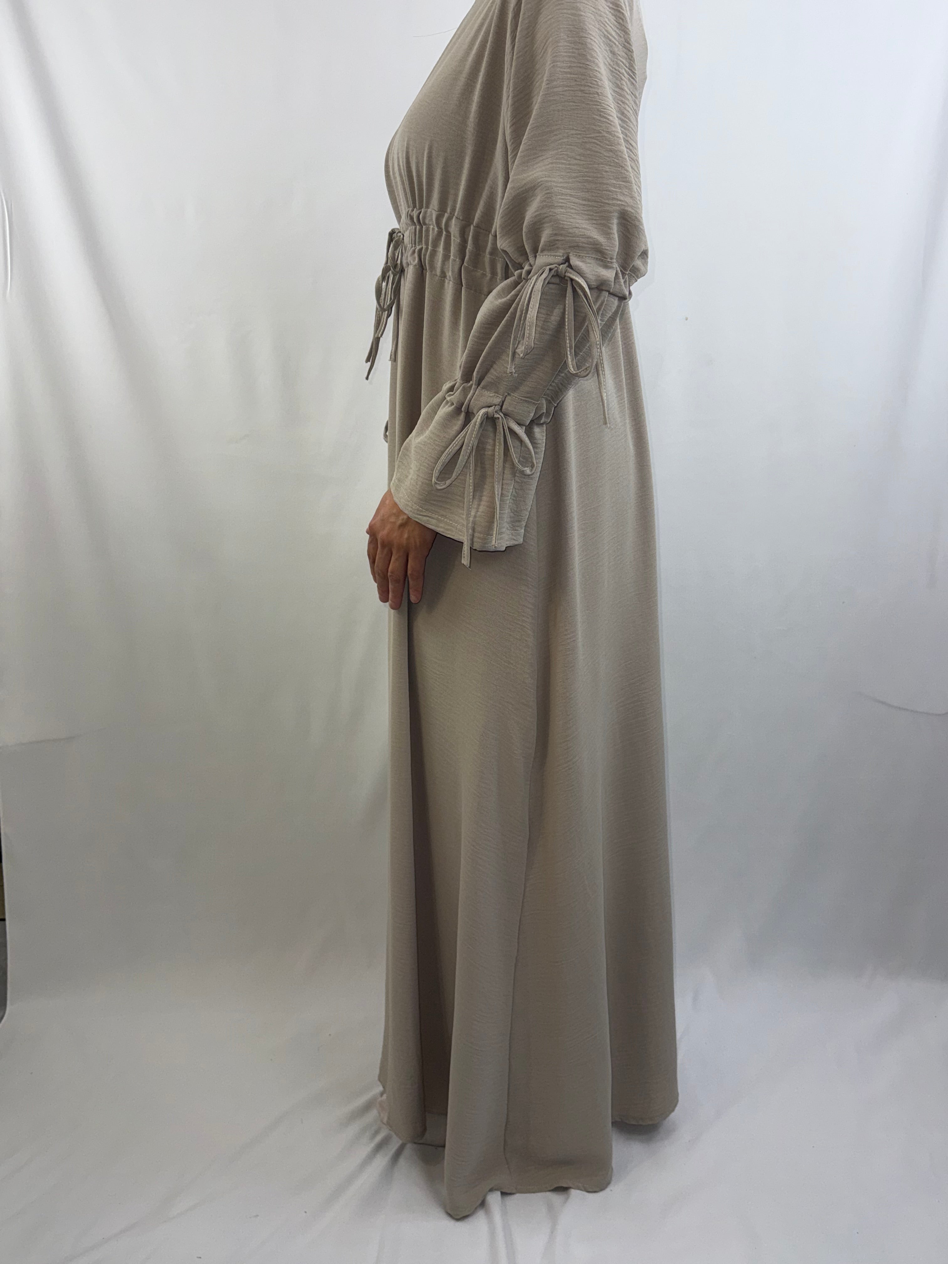 Elegantes Maxikleid mit Raffung & Bindedetails – Einheitsgröße –